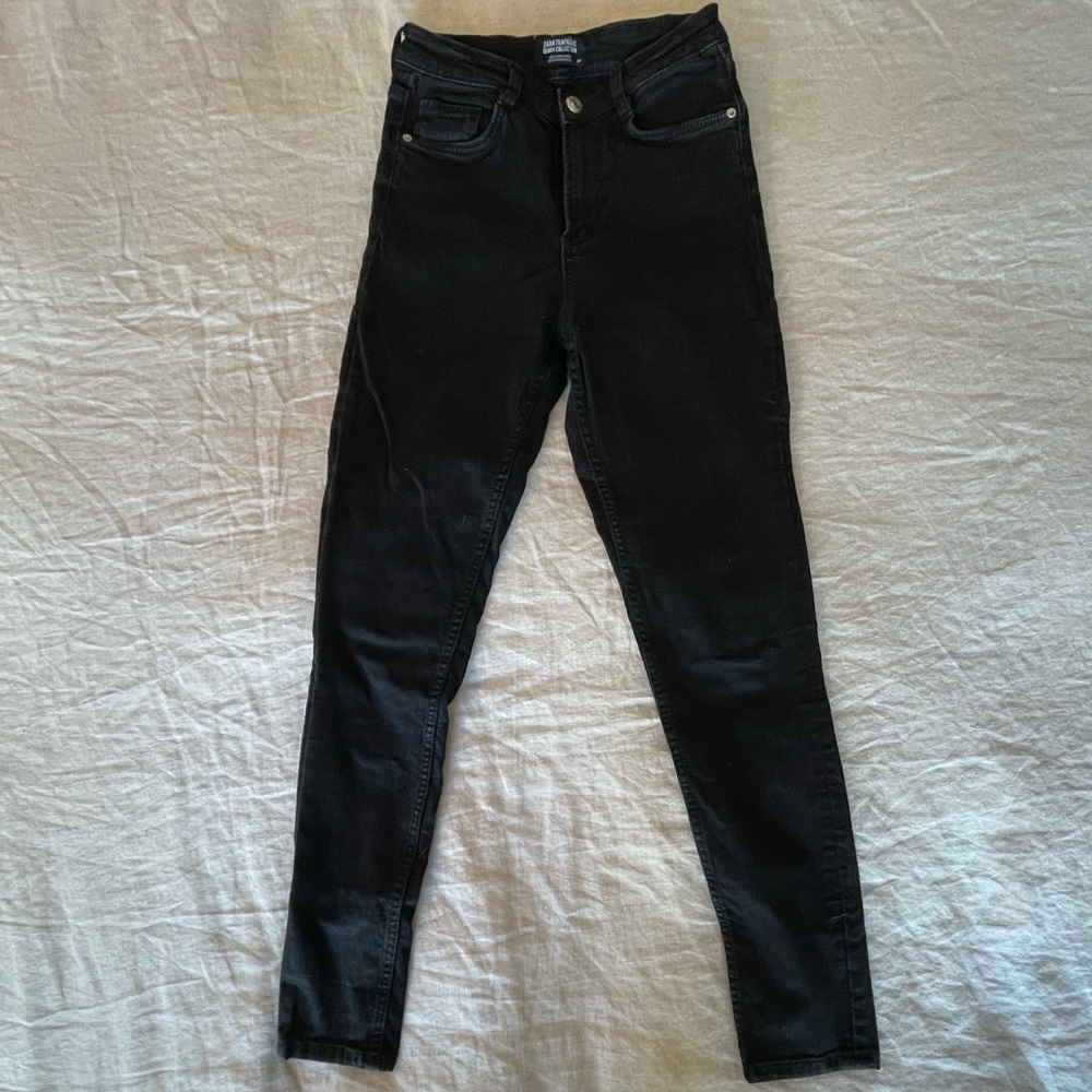 Zara black skinny jeans. Size 04.